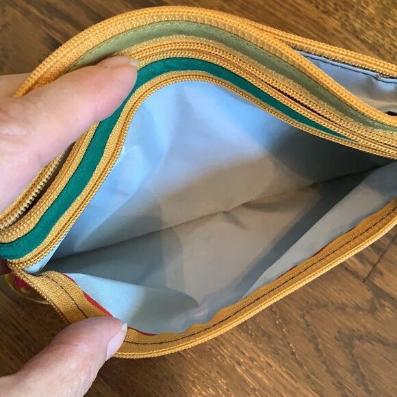 Gold 3 zipper bag made in Thailand - Picture 6 of 7